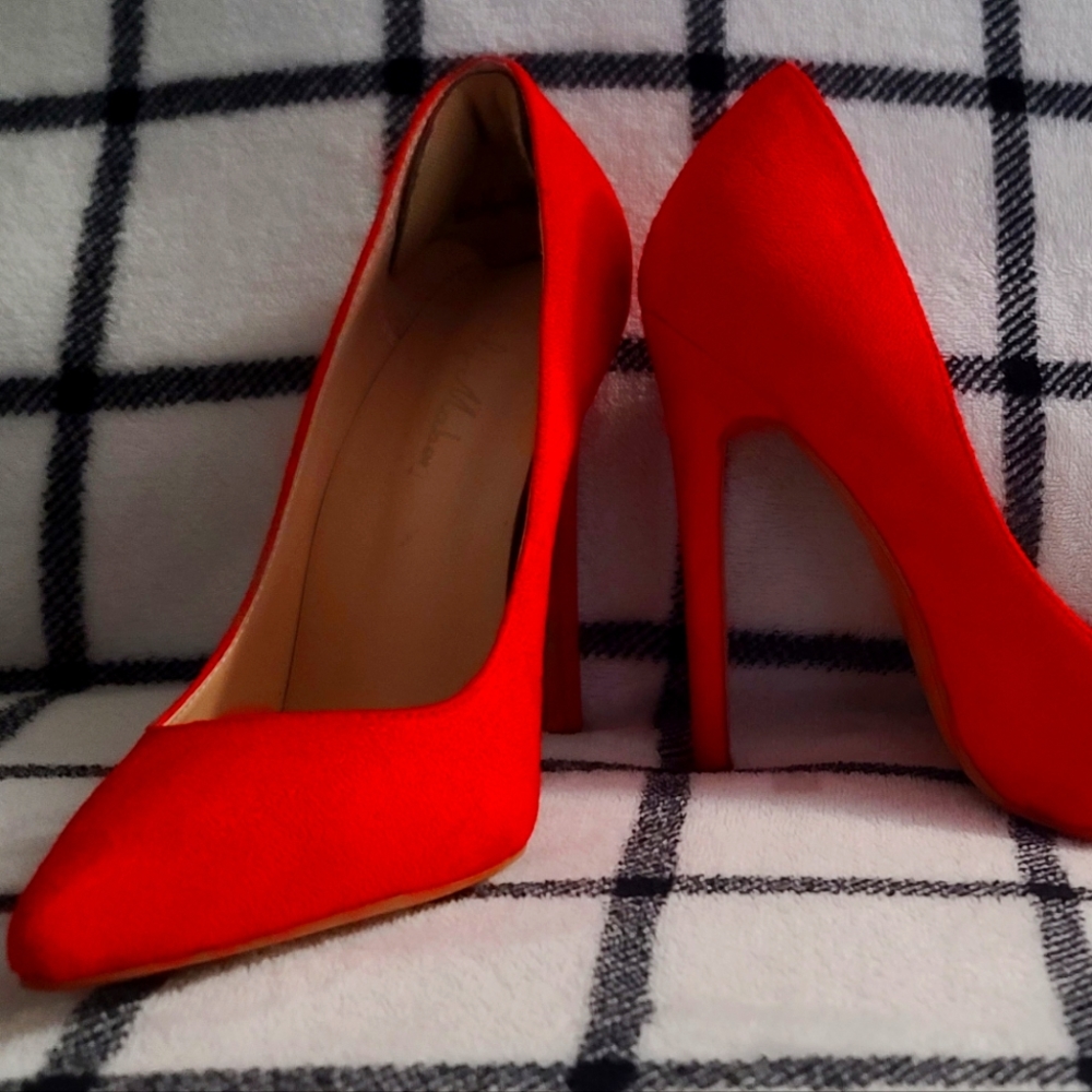 Red Only Maker size 6 heels